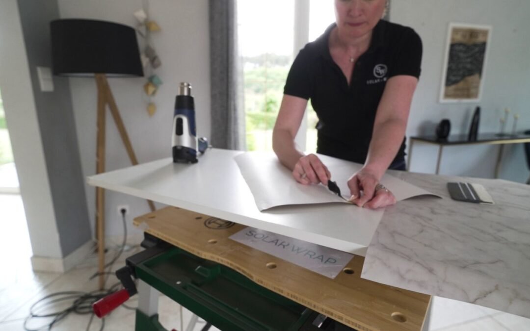 Le covering mobilier permet de moderniser un intérieur rapidement et à moindre coût, tout en valorisant le bien
