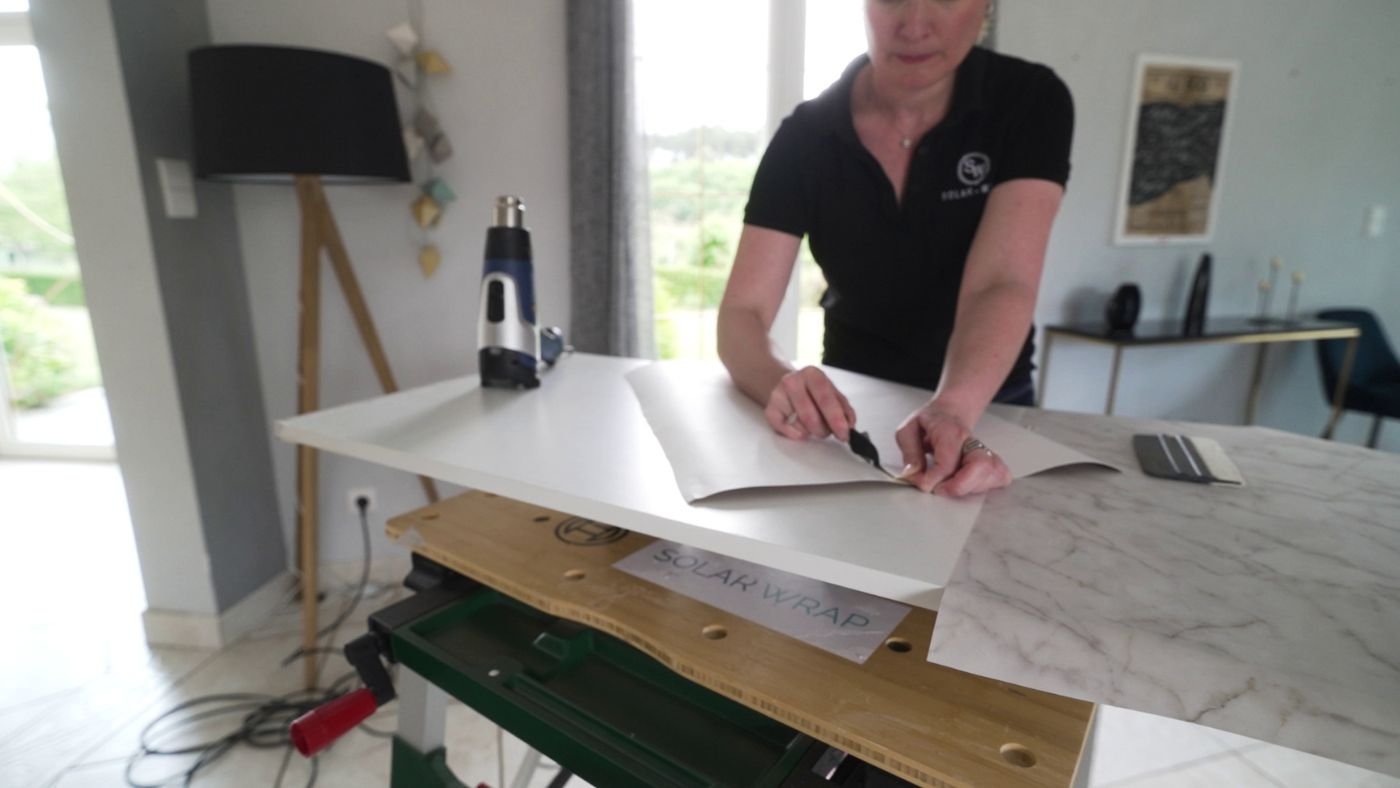 Le covering mobilier permet de moderniser un intérieur rapidement et à moindre coût, tout en valorisant le bien